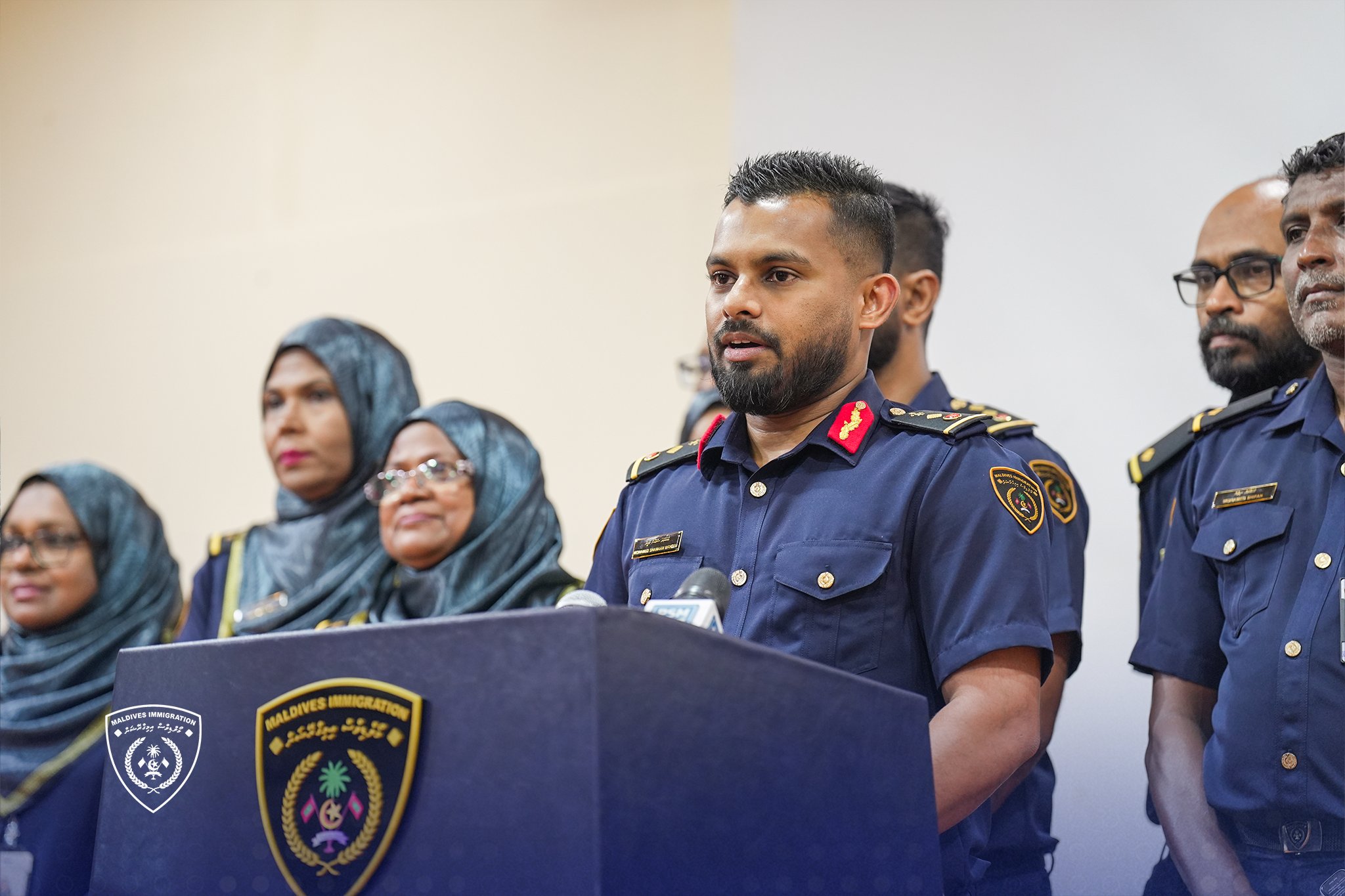 ޤަވާއިދާ ޚިލާފަށް އެތެރެވާން އުޅޭ މީހުންގެ މައްސަލަވެސް އިމިގްރޭޝަން ވޮޗް މެދުވެރިކޮށް ރިޕޯޓްކުރެވޭނެ