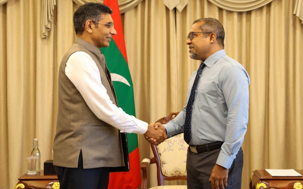 ފޮރިން މިނިސްޓަރ ޚަލީލް، އިންޑިއާގެ ސަފީރާ ބައްދަލުކުރައްވައިފި