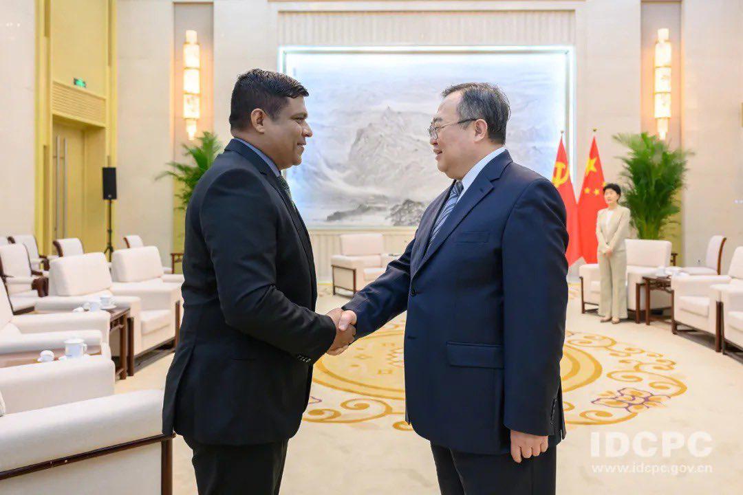 ޕާޓީއާއި ޤައުމު ހިންގުމުގެ ތަޖުރިބާތައް ހިއްސާކުރުމަށް ސީޕީސީ އޮތީ ތައްޔާރަށް