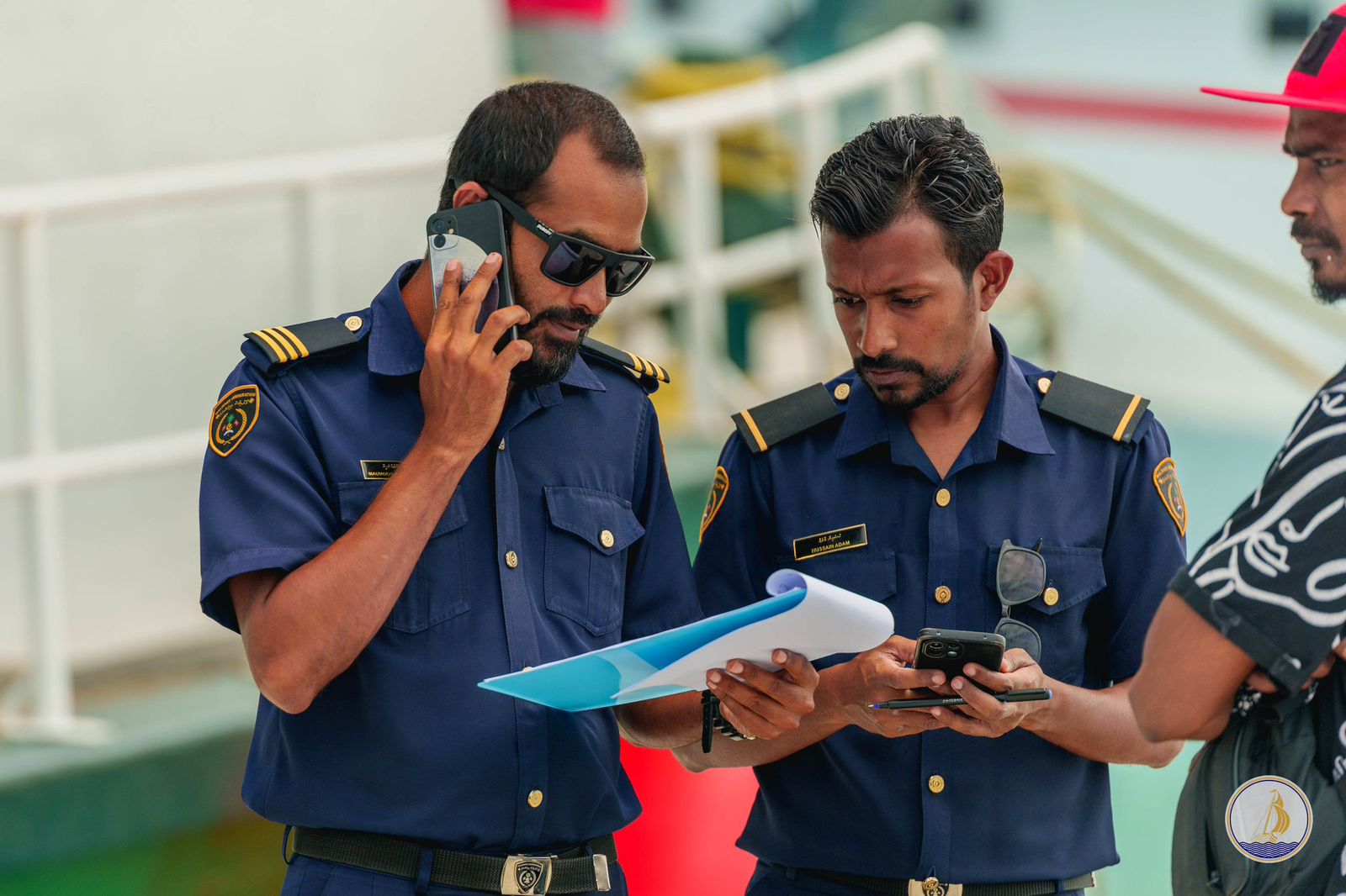 ރެއިޑްތަކުގައި އިމިގްރޭޝަން އޮފިސަރުން ހަރަކާތްތެރިވާނީ ޔުނީފޯމާއި ފާހާއެކު