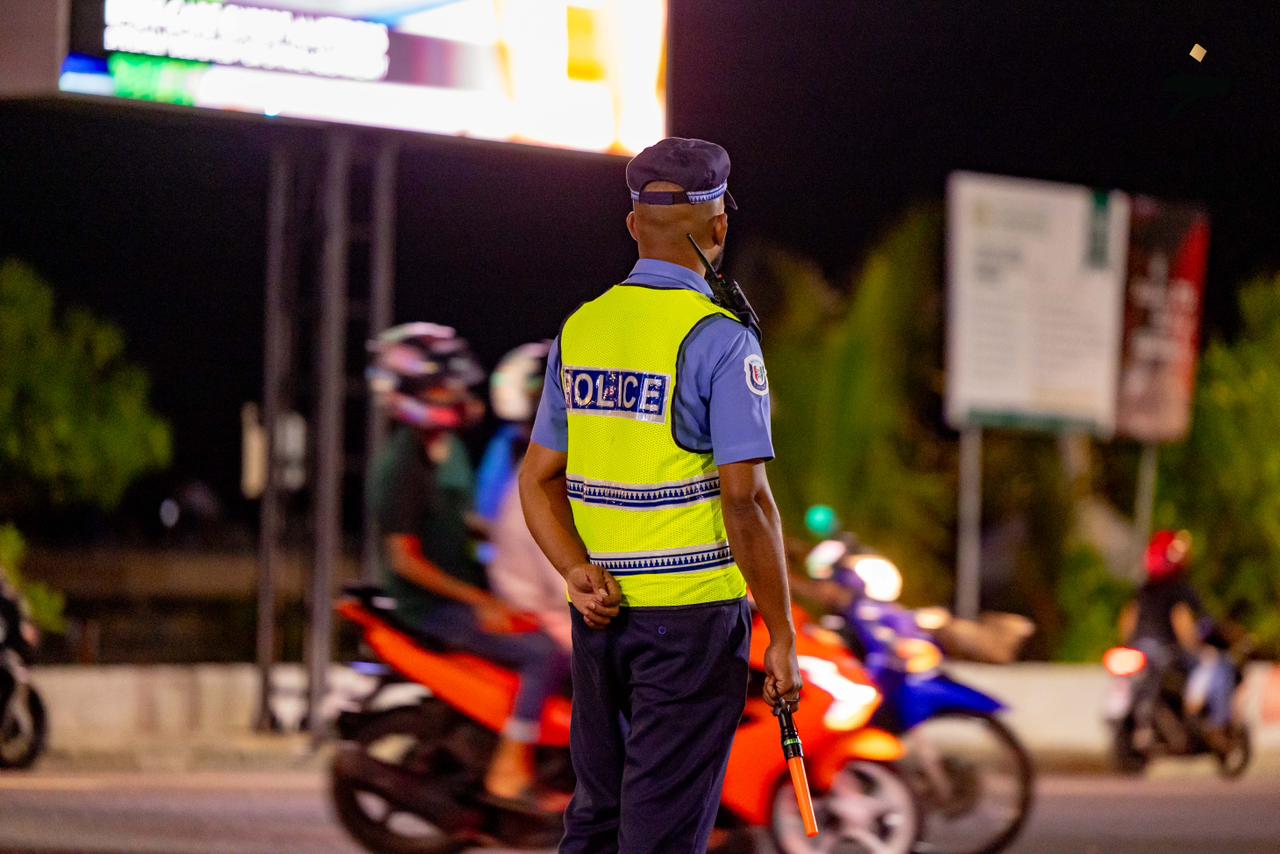 ރޭ ނިޔާވެފައި އޮއްވާ ފެނުނު އަހުމަދު ފަޔާޒްގެ ހަށިގަނޑުން އަނިޔާގެ އަސަރެއް ނުފެނޭ