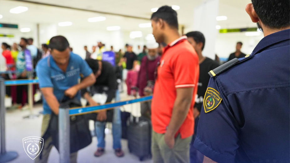 އޮޅުވާލައިގެން ރާއްޖެ ވަންނަން އުޅުނު ބަޔަކު ހުއްޓުވައިފި