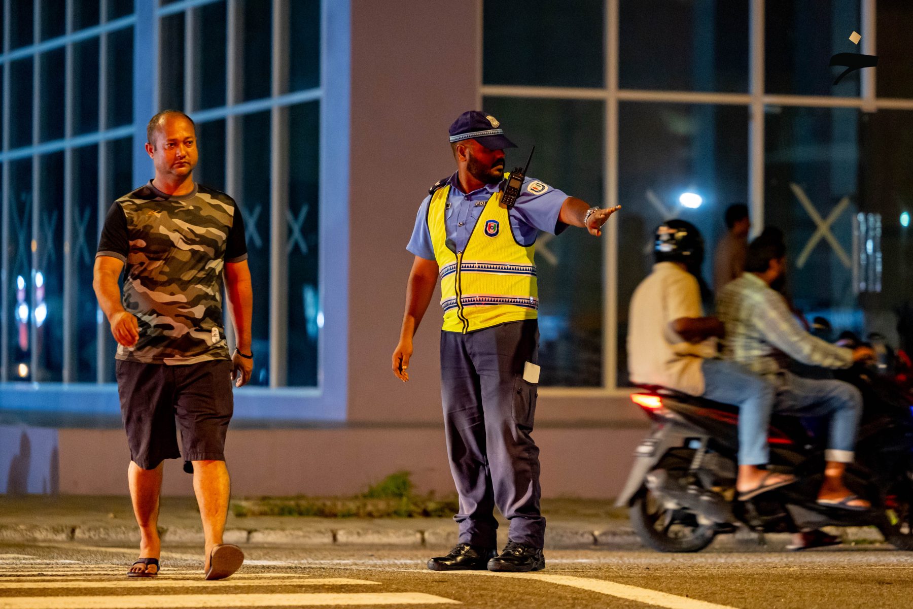 ބާރު ސްޕީޑުގައި ދުއްވި ސައިކަލަކުން ފުލުހެއްގެ ގައިގައި ޖެއްސީ ގަސްތުގައި: ސީޕީ