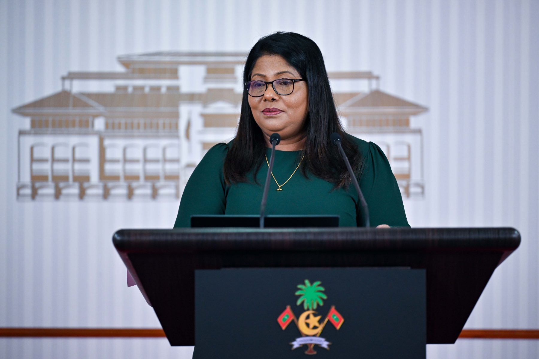 ހެލްތު މިނިސްޓަރު ގީލާ ނޫސްވެރިންނާ ބައްދަލުކުރެއްވުން