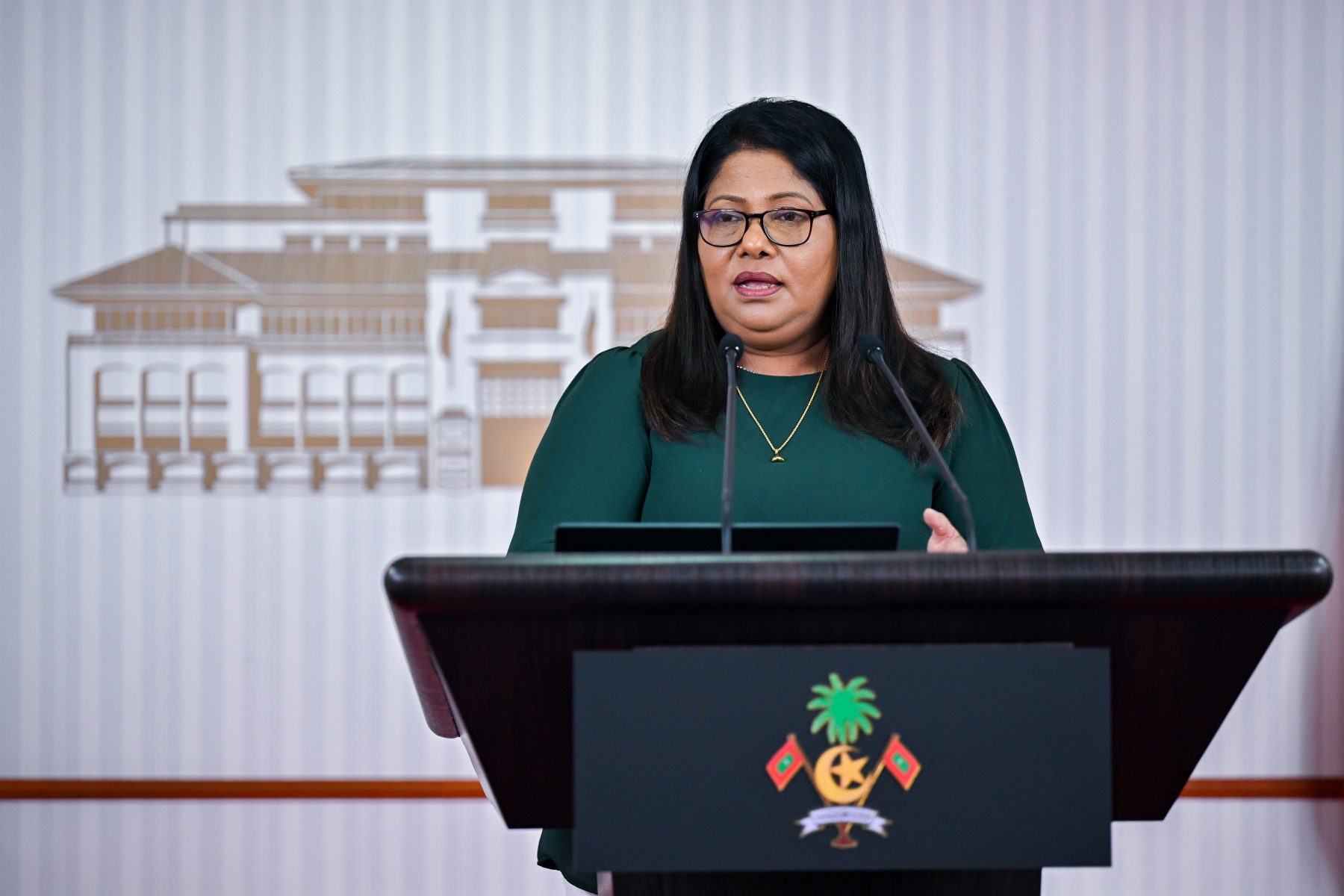 ހެލްތު މިނިސްޓަރު ގީލާ ނޫސްވެރިންނާ ބައްދަލުކުރެއްވުން