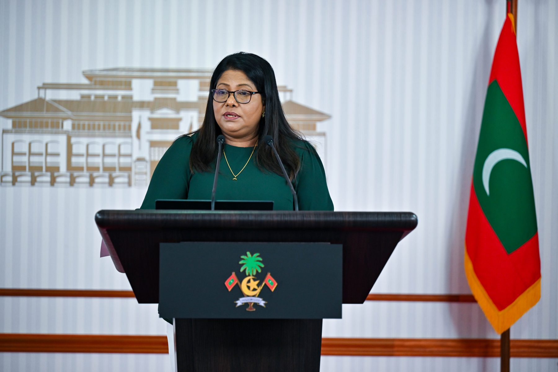 ހެލްތު މިނިސްޓަރު ގީލާ ނޫސްވެރިންނާ ބައްދަލުކުރެއްވުން