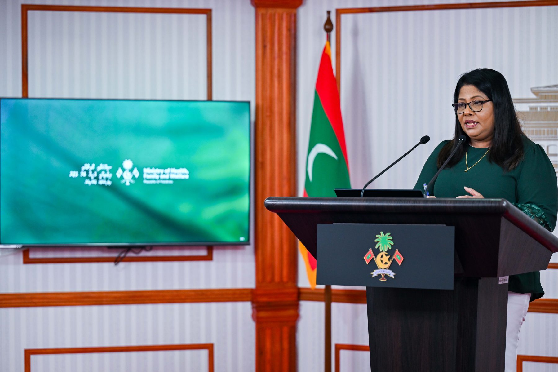 ހެލްތު މިނިސްޓަރު ގީލާ ނޫސްވެރިންނާ ބައްދަލުކުރެއްވުން