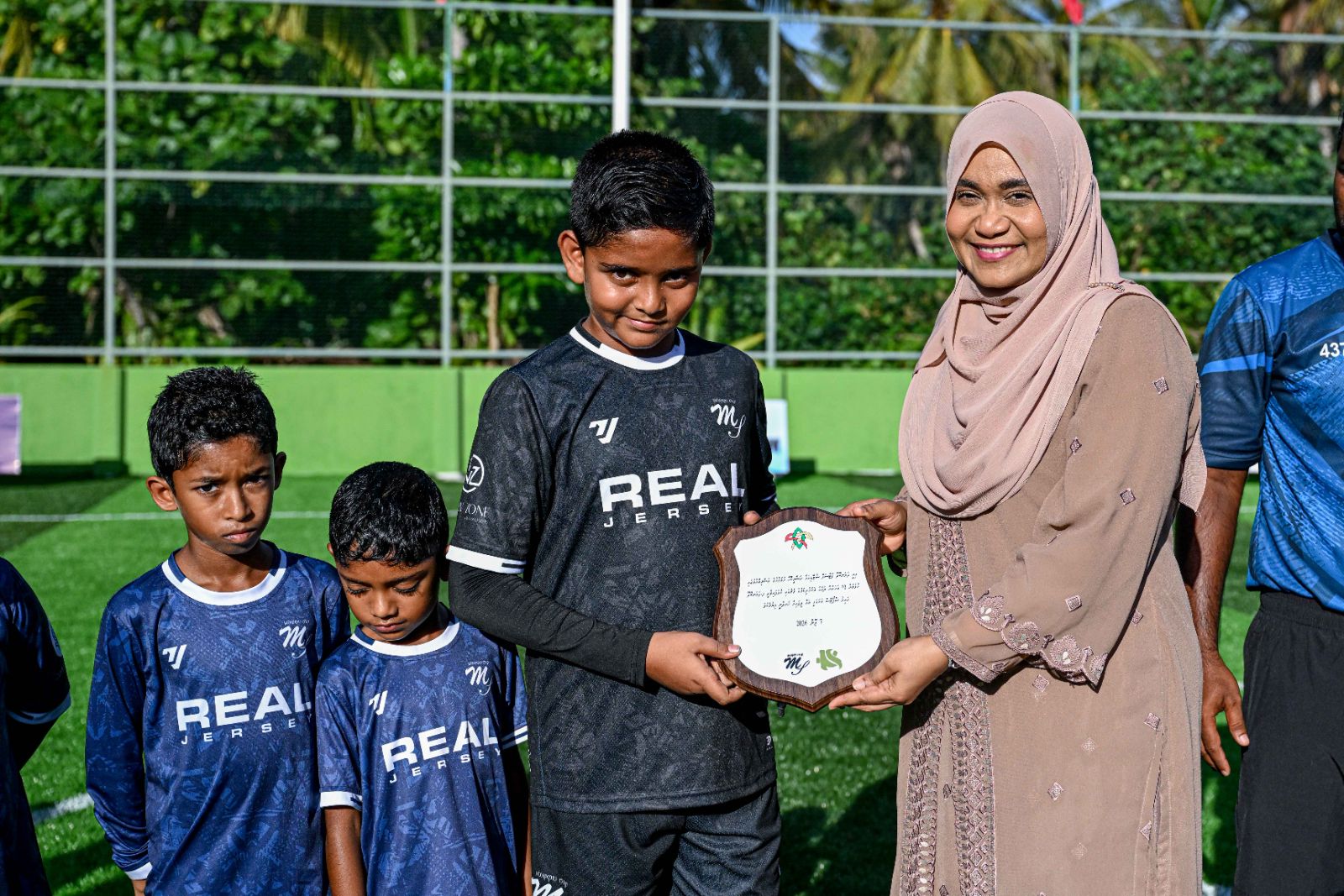 ފ. ދަރަނބޫދޫ އައު ފުޓްސަލް ދަނޑު ހުޅުވުމުގެ ރަސްމިއްޔާތުގައި ފަސްޓް ލޭޑީ ބައިވެރިވަޑައިގަތުން