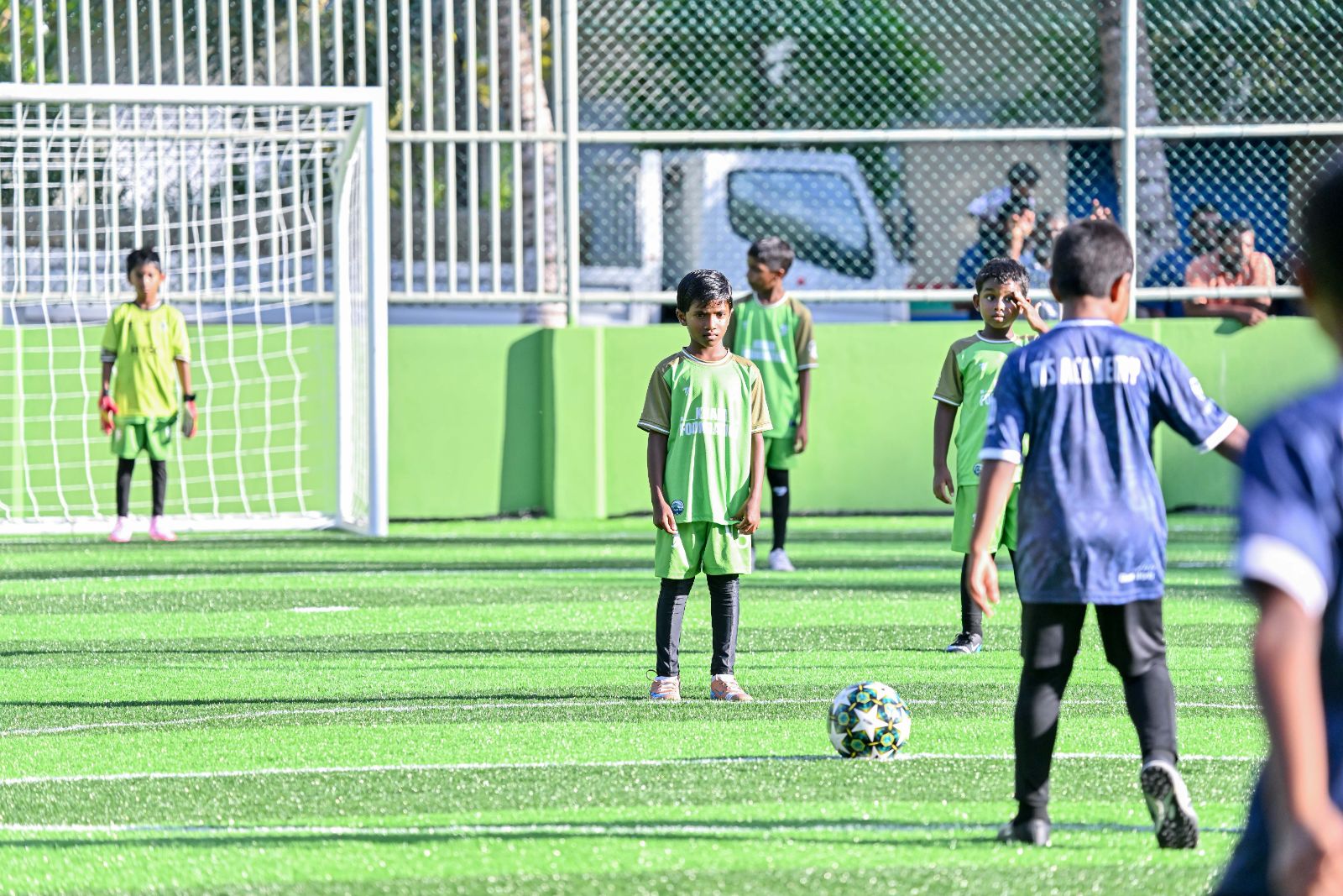 ފ. ދަރަނބޫދޫ އައު ފުޓްސަލް ދަނޑު ހުޅުވުމުގެ ރަސްމިއްޔާތުގައި ފަސްޓް ލޭޑީ ބައިވެރިވަޑައިގަތުން