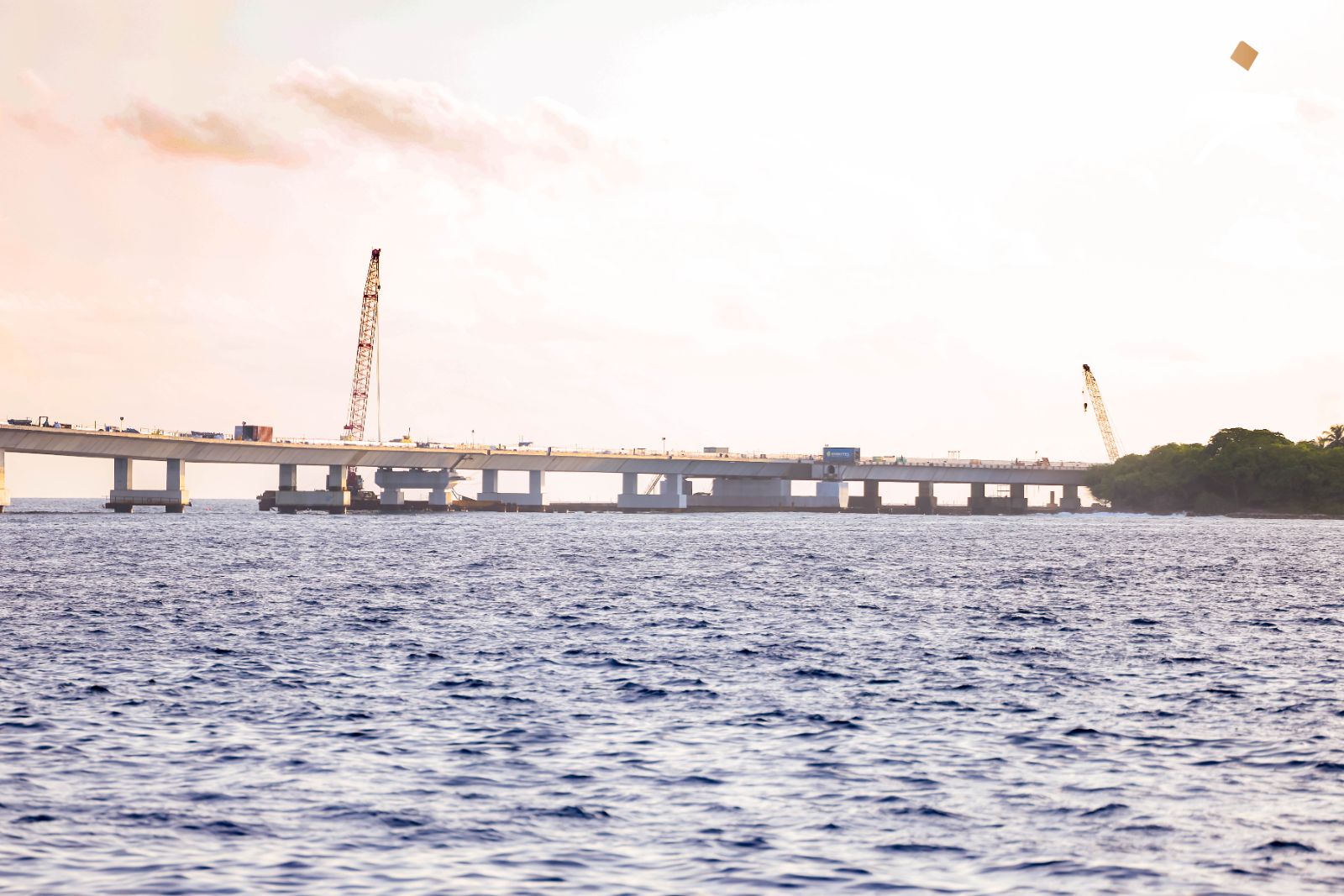 މާލެ އާއި ވިލިމާލެ ބުރިޖަކުން ގުޅާލުން