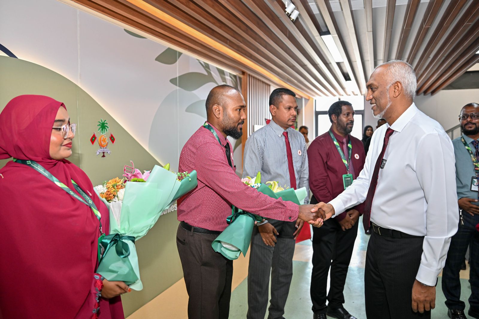އޮރެންޖް ހިޔާގައި ހުންނަ ތެލެސީމިއާ ސެންޓަރަށް ރައީސްގެ ދެކަނބަލުން ޒިޔާރަތްކުރެއްވުން