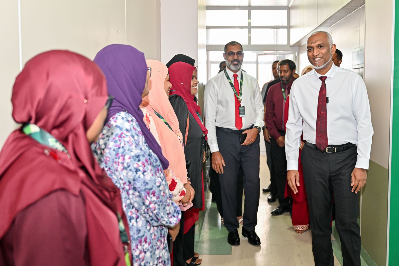 އޮރެންޖް ހިޔާގައި ހުންނަ ތެލެސީމިއާ ސެންޓަރަށް ރައީސްގެ ދެކަނބަލުން ޒިޔާރަތްކުރެއްވުން