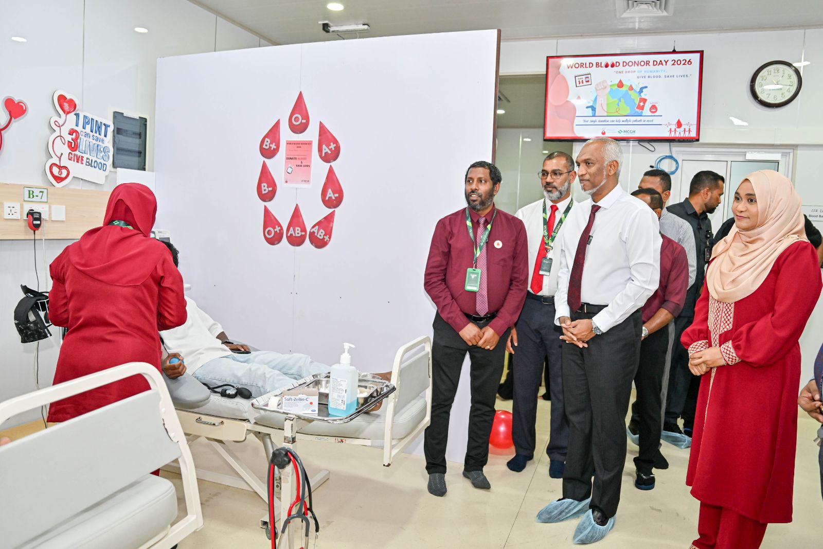 އޮރެންޖް ހިޔާގައި ހުންނަ ތެލެސީމިއާ ސެންޓަރަށް ރައީސްގެ ދެކަނބަލުން ޒިޔާރަތްކުރެއްވުން