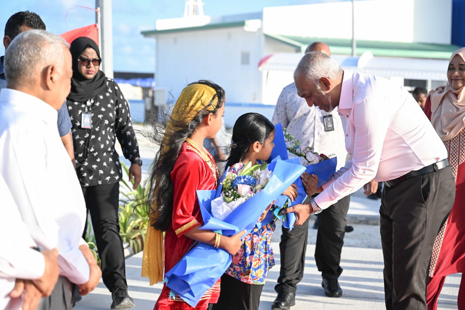 ރައީސްގެ ދެކަނބަލުން ދ. މީދޫއަށް ވަޑައިގަތުން