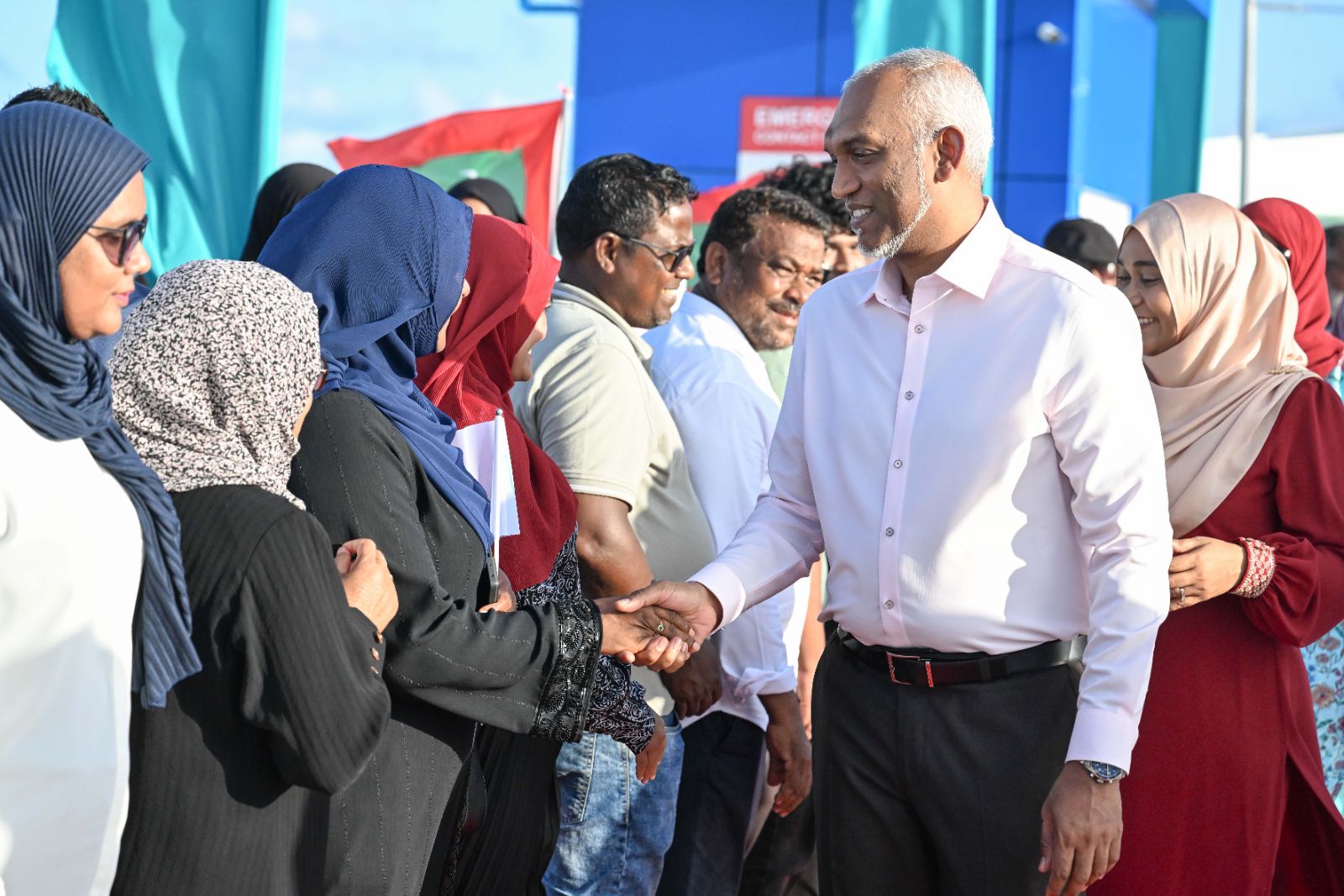 ރައީސްގެ ދެކަނބަލުން ދ. މީދޫއަށް ވަޑައިގަތުން