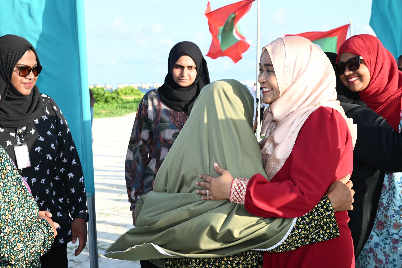ރައީސްގެ ދެކަނބަލުން ދ. މީދޫއަށް ވަޑައިގަތުން